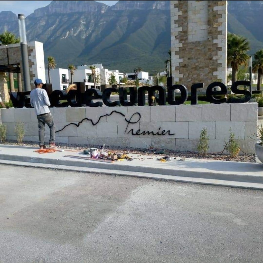 Valle de C. en Monterrey - Ingenia Anuncios Luminosos